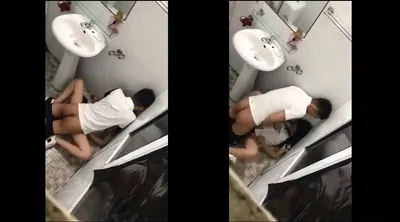 Em người yêu say xỉn và bạn gái trong phòng tắm nhà hàng