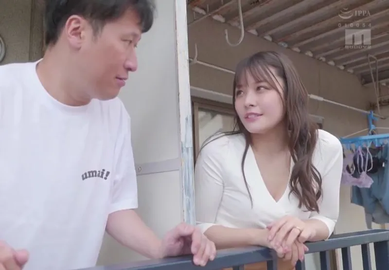 Anh trai số hưởng và cô gái nhà kế bên bị chồng yêu bỏ bê đang gửi tín hiệu cầu “chịch”